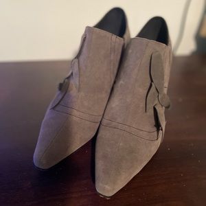 Size 10 gray bottie